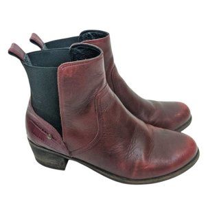 UGG Red Heeled Croc Chelsea Booties sz  6